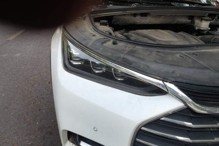 Used BYD Tang 2018 2.0T Automatic SmartConnect Luxury 7-Seater China V Emission Standard Right Front Headlight