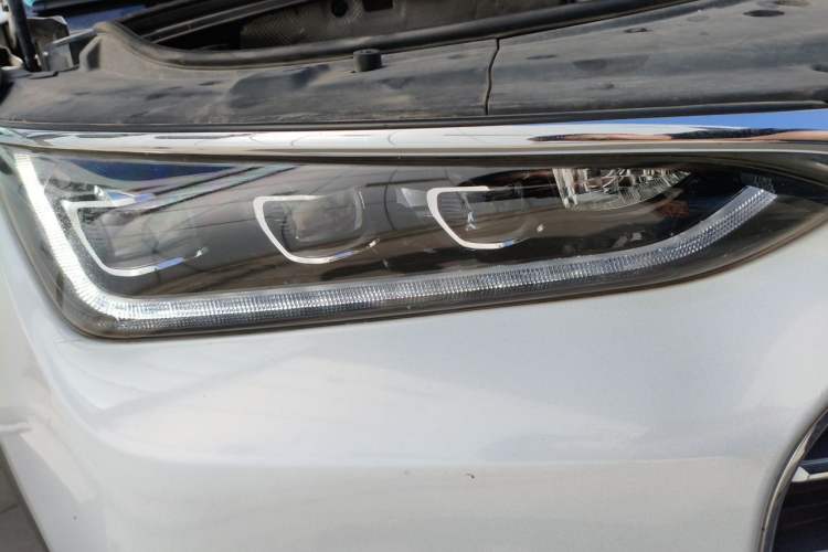 Used BYD Tang 2018 2.0T Automatic SmartConnect Luxury 7-Seater China V Emission Standard Right Front Headlight