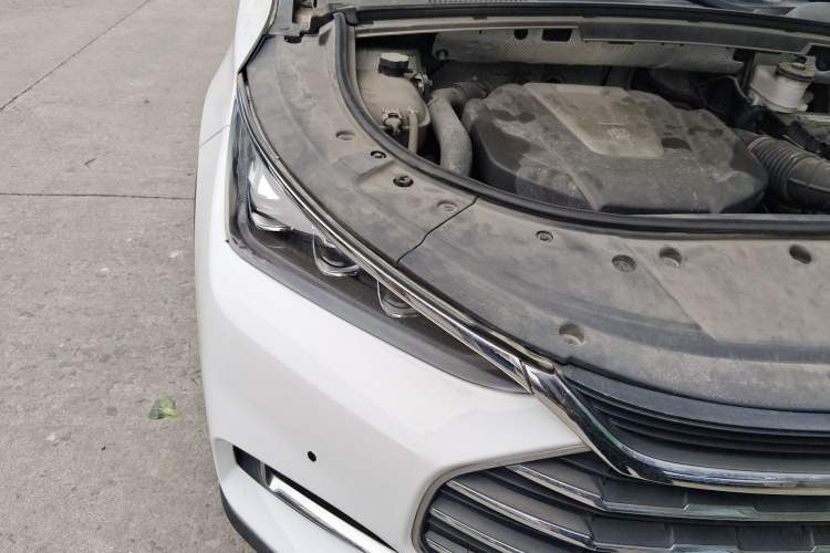 Used BYD Tang 2018 2.0T Automatic SmartConnect Luxury 7-Seater China V Emission Standard Right Front Headlight