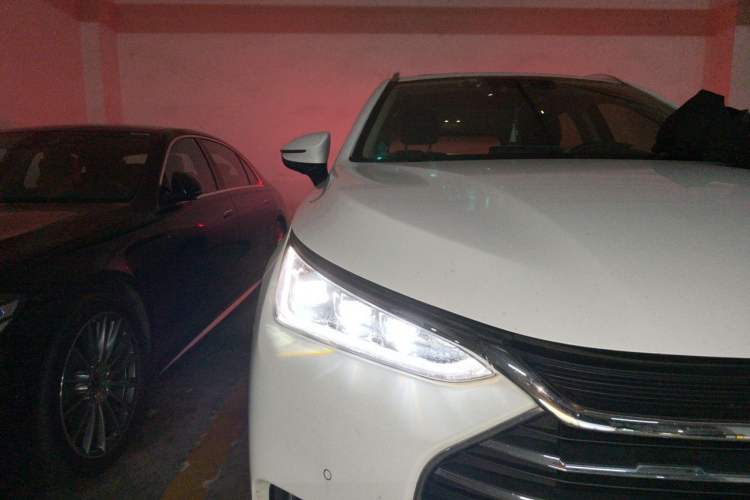 Used BYD Tang 2018 2.0T Automatic SmartConnect Prestige 7-Seater China V Standard Right Front Headlight