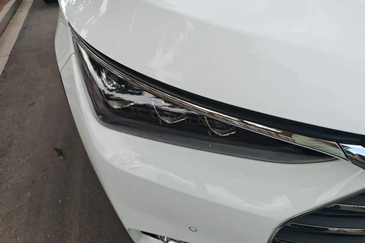 Used BYD Tang 2018 2.0T Automatic Smart Connect Prestige 7-Seater China V Standard Right Front Headlight