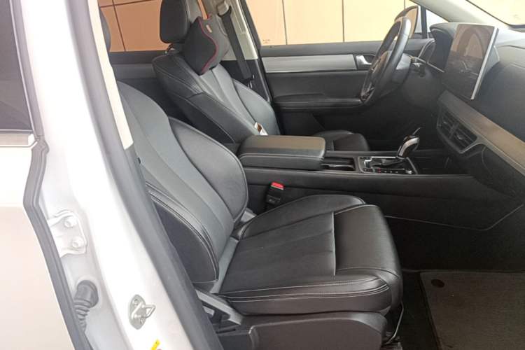 Used BYD Tang 2018 2.0T Automatic SmartConnect Luxury Edition 5 Seats China V Standard Right Front Seat