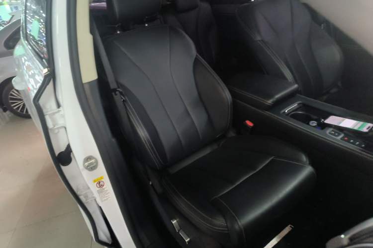 Used BYD Tang 2018 2.0T Automatic SmartConnect Prestige 7-Seater China V Standard Right Front Seat