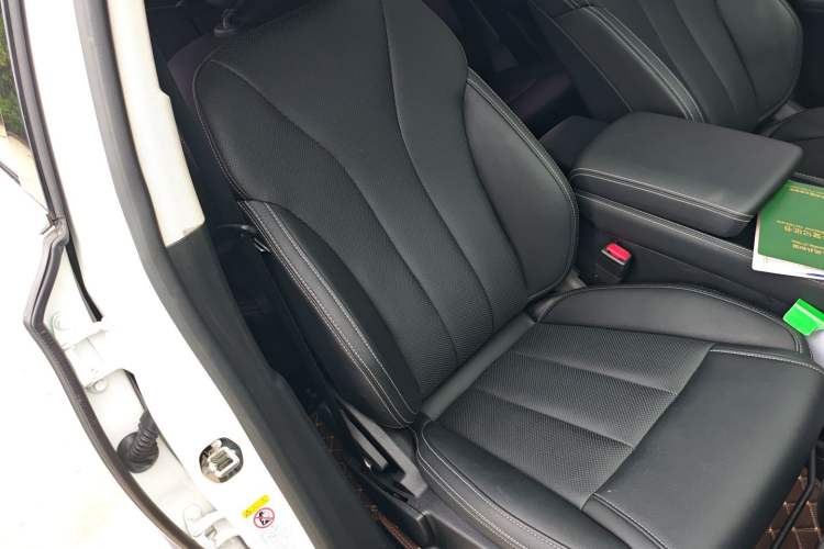 Used BYD Tang 2018 2.0T Automatic SmartConnect Luxury 7-Seater China V Emission Standard Right Front Seat