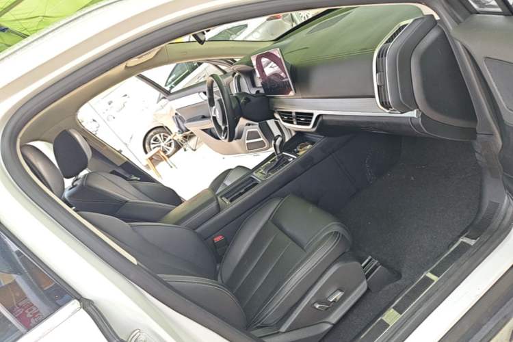 Used BYD Tang 2018 2.0T Automatic SmartConnect Prestige 7-Seater China V Standard Right Front Seat