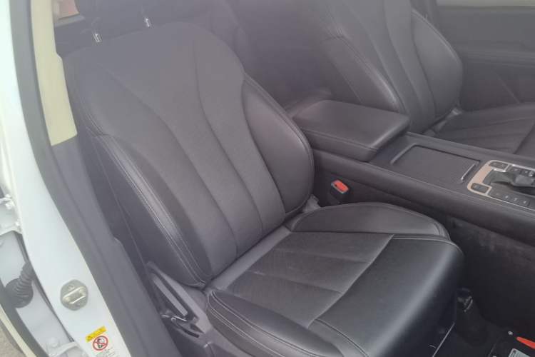 Used BYD Tang 2018 2.0T Automatic SmartConnect Luxury Edition 5 Seats China V Standard Right Front Seat