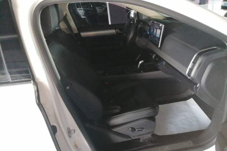 Used BYD Tang 2018 2.0T Automatic SmartConnect Prestige 7-Seater China V Standard Right Front Seat