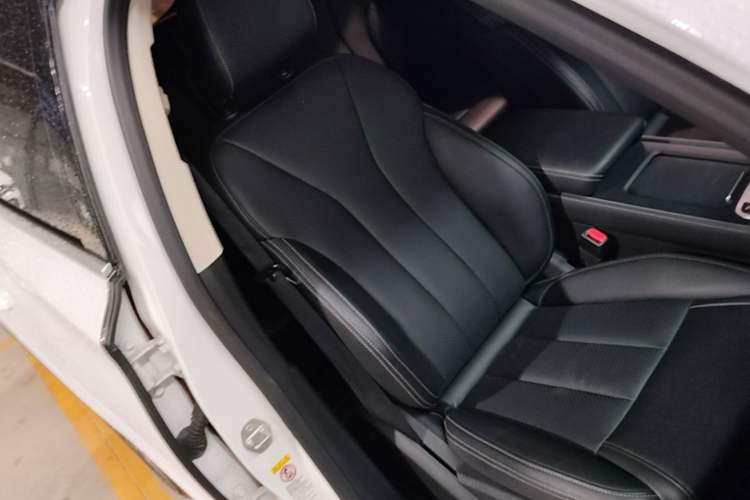 Used BYD Tang 2018 2.0T Automatic Smart Connect Prestige 7-Seater China V Standard Right Front Seat