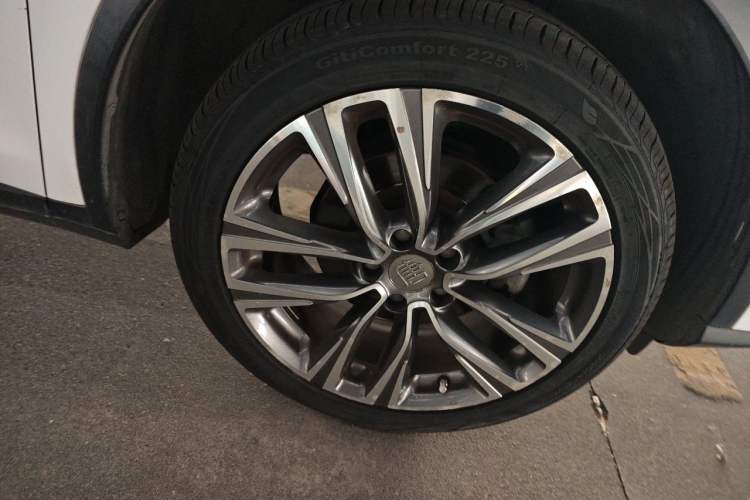 Used BYD Tang 2018 2.0T Automatic SmartConnect Prestige 7-Seater China V Standard Right Front Wheel Hub