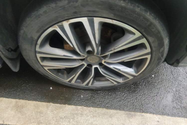 Used BYD Tang 2018 2.0T Automatic SmartConnect Luxury Version 7 Seats China V Standard Right Front Wheel Hub
