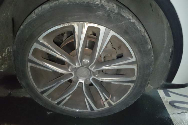 Used BYD Tang 2018 2.0T Automatic SmartConnect Prestige 7-Seater China V Standard Right Front Wheel Hub