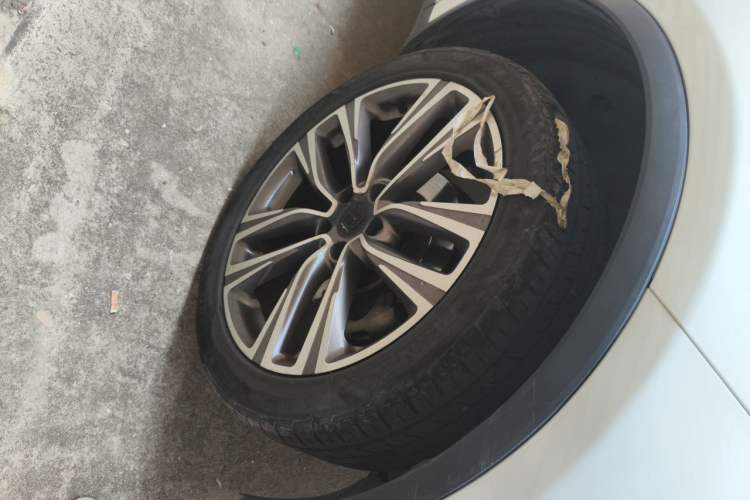 Used BYD Tang 2018 2.0T Automatic SmartConnect Prestige 7-Seater China V Standard Right Front Wheel Hub