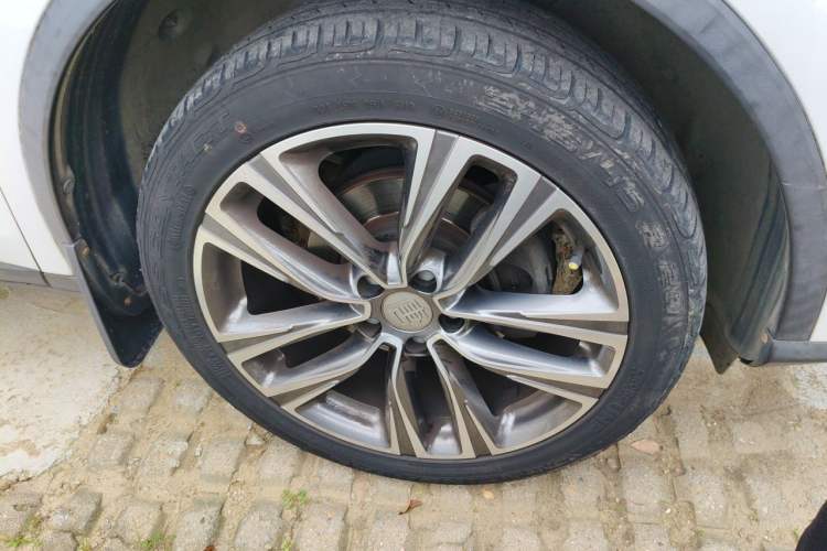 Used BYD Tang 2018 2.0T Automatic Smart Connect Prestige 7-Seater China V Standard Right Front Wheel Hub