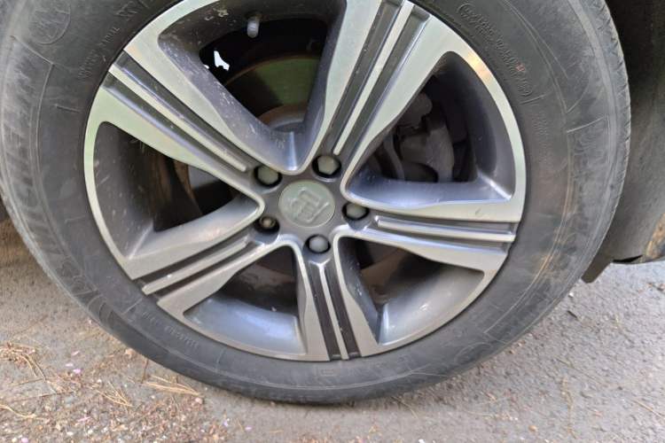 Used BYD Tang 2018 2.0T Automatic SmartConnect Luxury Edition 5 Seats China V Standard Right Front Wheel Hub