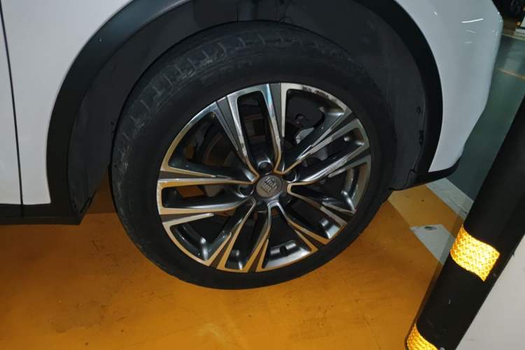 Used BYD Tang 2018 2.0T Automatic SmartConnect Prestige 7-Seater China V Standard Right Front Wheel Hub