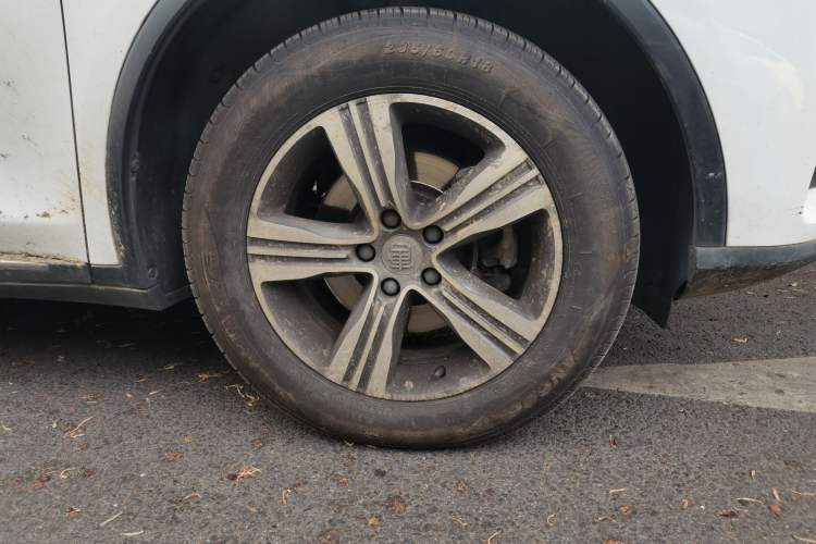 Used BYD Tang 2018 2.0T Automatic SmartConnect Luxury 7-Seater China V Emission Standard Right Front Wheel Hub