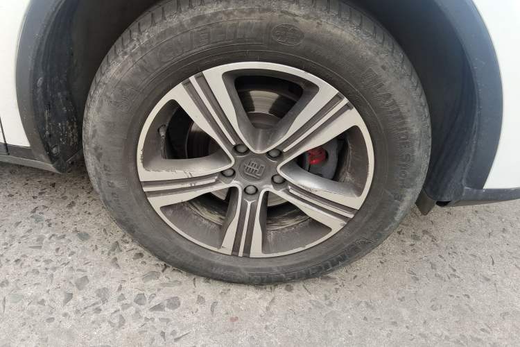 Used BYD Tang 2018 2.0T Automatic SmartConnect Luxury 7-Seater China V Emission Standard Right Front Wheel Hub