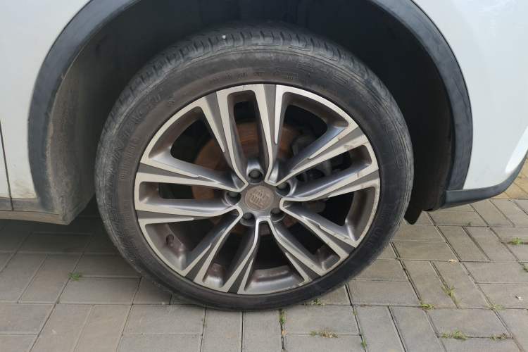 Used BYD Tang 2018 2.0T Automatic SmartConnect Prestige 7-Seater China V Standard Right Front Wheel Hub