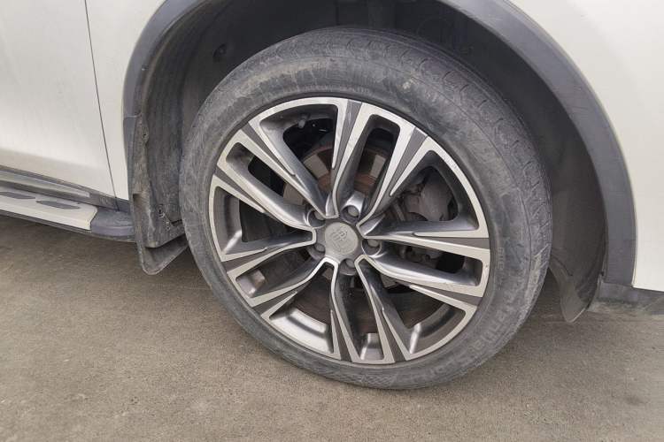 Used BYD Tang 2018 2.0T Automatic Smart Connect Prestige 7-Seater China V Standard Right Front Wheel Hub