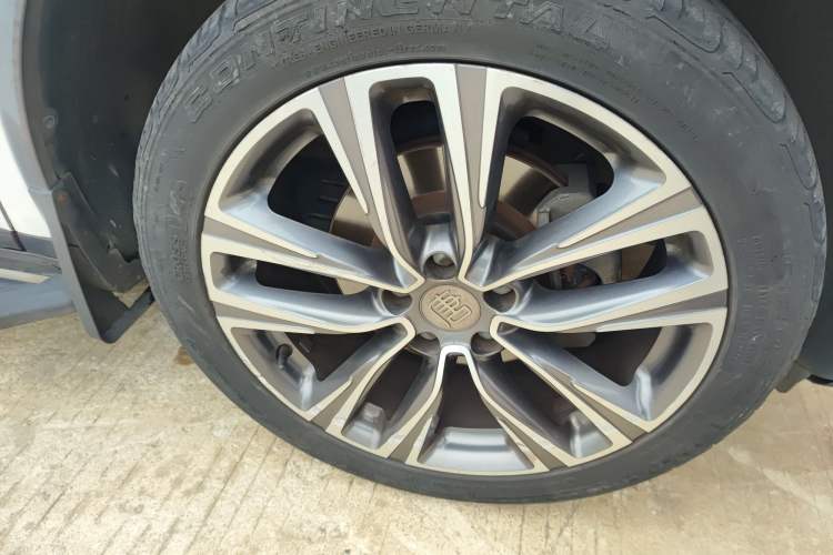 Used BYD Tang 2018 2.0T Automatic Smart Connect Prestige 7-Seater China V Standard Right Front Wheel Hub