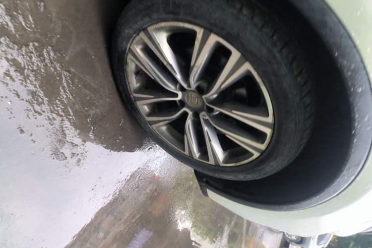 Used BYD Tang 2018 2.0T Automatic SmartConnect Prestige 7-Seater China V Standard Right Front Wheel Hub