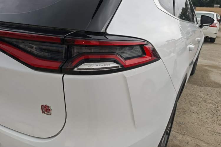 Used BYD Tang 2018 2.0T Automatic SmartConnect Luxury Edition 5 Seats China V Standard Right Rear Taillight