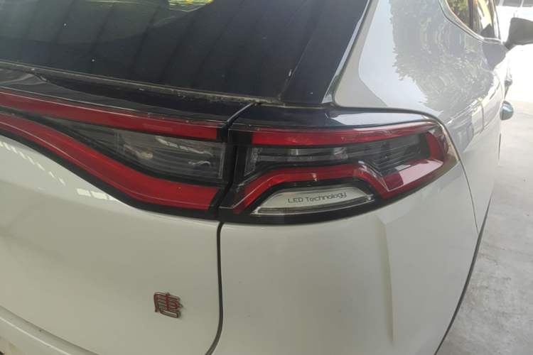 Used BYD Tang 2018 2.0T Automatic Smart Connect Prestige 7-Seater China V Standard Right Rear Taillight