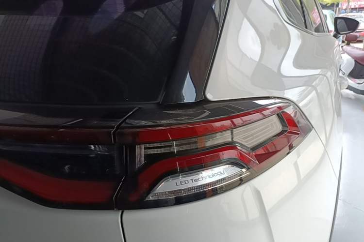 Used BYD Tang 2018 2.0T Automatic SmartConnect Prestige 7-Seater China V Standard Right Rear Taillight