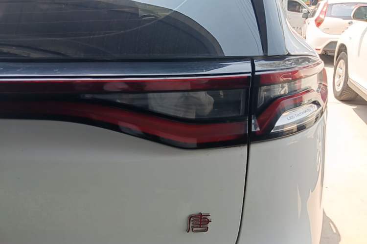 Used BYD Tang 2018 2.0T Automatic Smart Connect Prestige 7-Seater China V Standard Right Rear Taillight