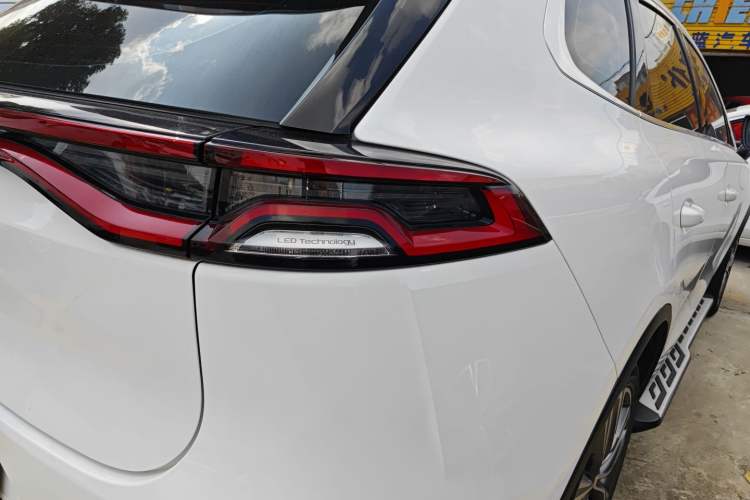 Used BYD Tang 2018 2.0T Automatic SmartConnect Prestige 7-Seater China V Standard Right Rear Taillight
