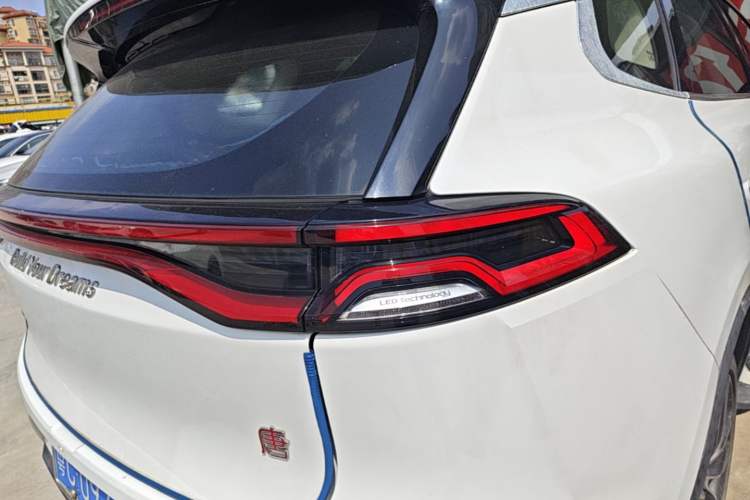 Used BYD Tang 2018 2.0T Automatic SmartConnect Prestige 7-Seater China V Standard Right Rear Taillight