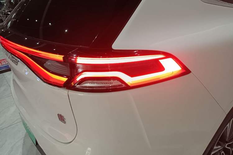 Used BYD Tang 2018 2.0T Automatic SmartConnect Prestige 7-Seater China V Standard Right Rear Taillight