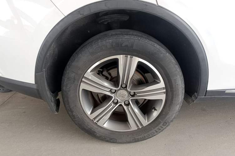 Used BYD Tang 2018 2.0T Automatic SmartConnect Luxury Edition 5 Seats China V Standard Right Rear Wheel Hub