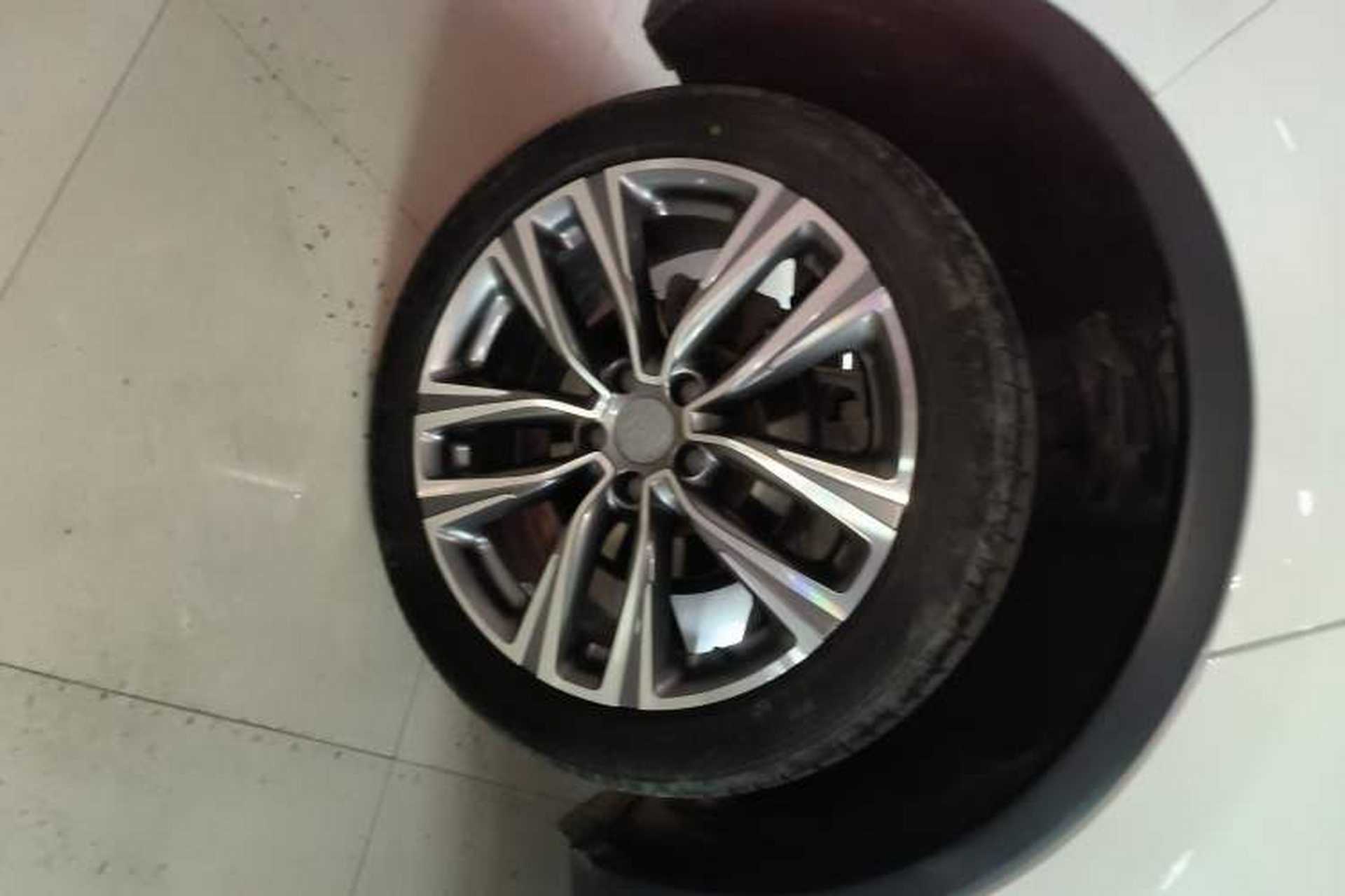 Used BYD Tang 2018 2.0T Automatic SmartConnect Prestige 7-Seater China V Standard Right Rear Wheel Hub
