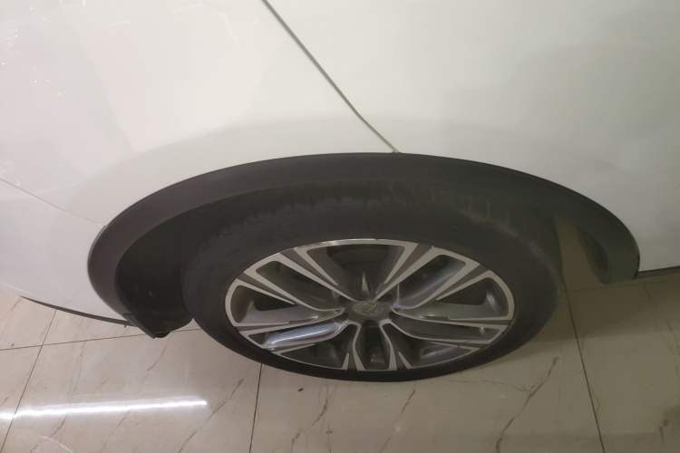 Used BYD Tang 2018 2.0T Automatic SmartConnect Prestige 7-Seater China V Standard Right Rear Wheel Hub