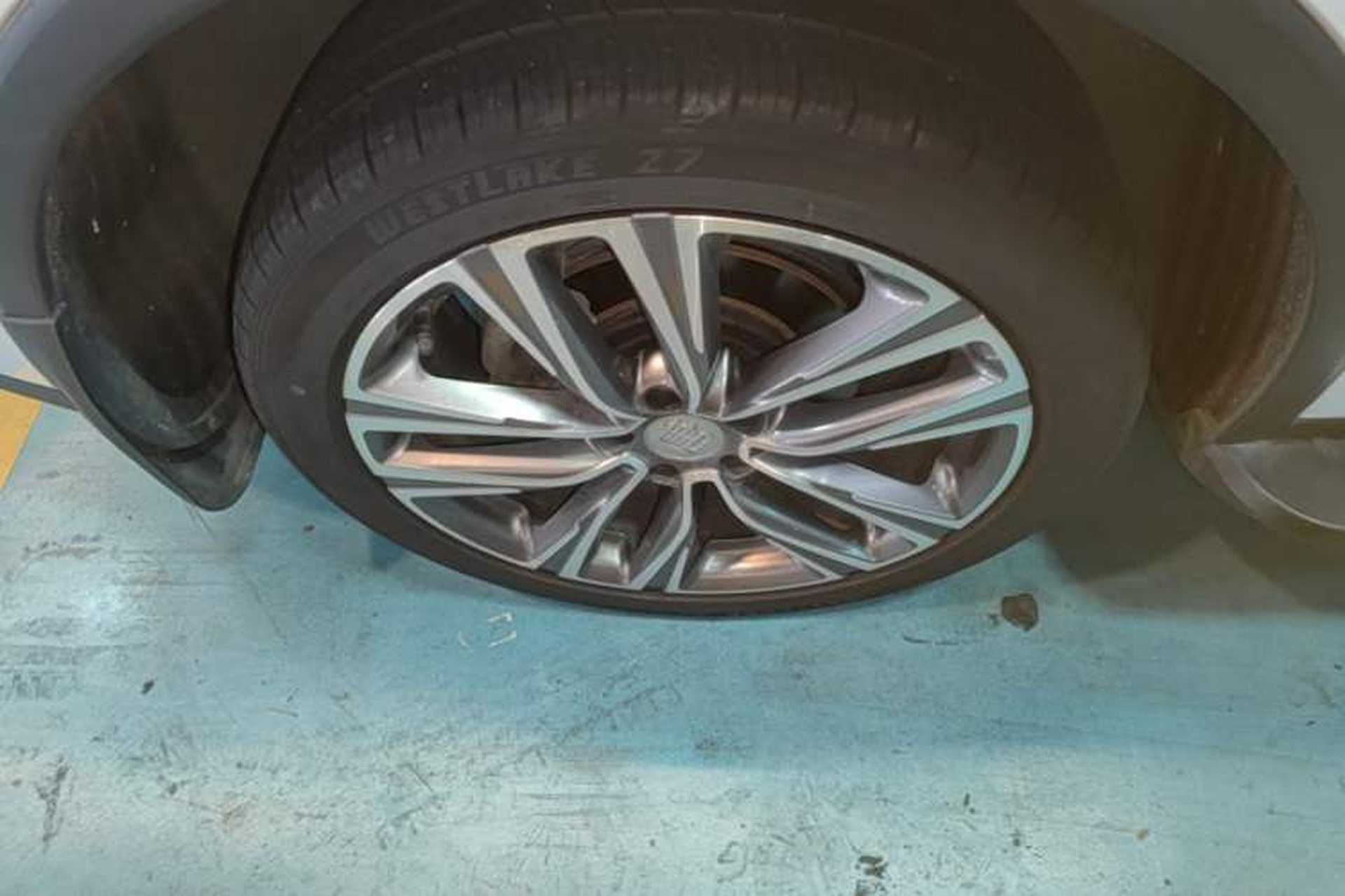 Used BYD Tang 2018 2.0T Automatic Smart Connect Prestige 5-Seater National Emission Standard V Right Rear Wheel Hub