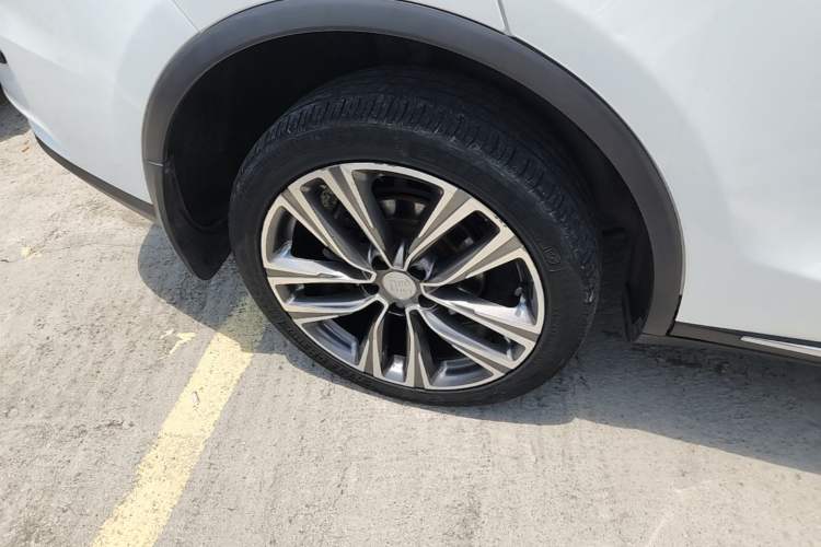 Used BYD Tang 2018 2.0T Automatic Smart Connect Prestige 7-Seater China V Standard Right Rear Wheel Hub