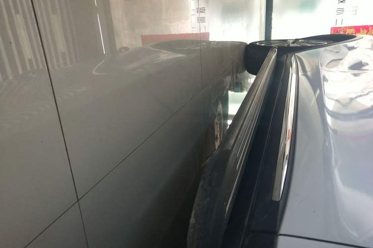 Used BYD Tang 2018 2.0T Automatic SmartConnect Prestige 7-Seater China V Standard Right Side Sill