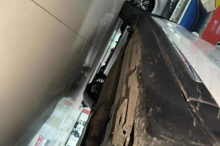 Used BYD Tang 2018 2.0T Automatic SmartConnect Prestige 7-Seater China V Standard Right Side Sill