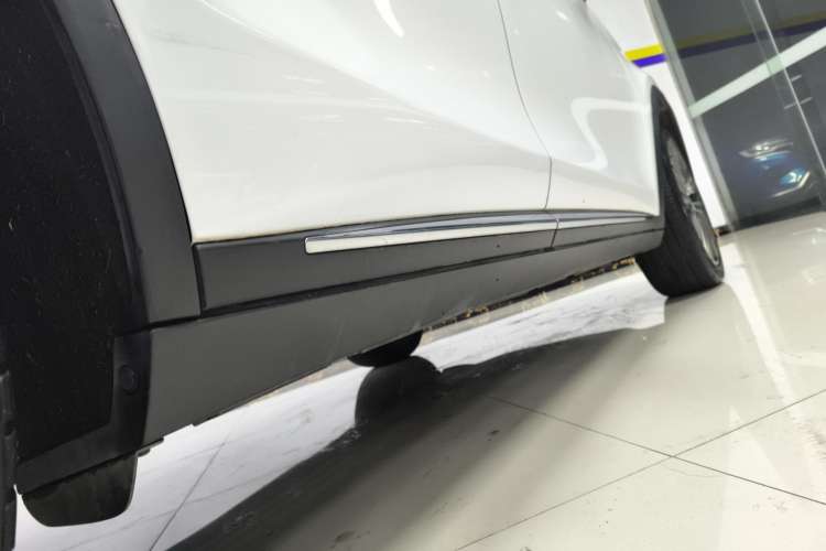 Used BYD Tang 2018 2.0T Automatic Smart Connect Prestige 5-Seater National Emission Standard V Right Side Sill