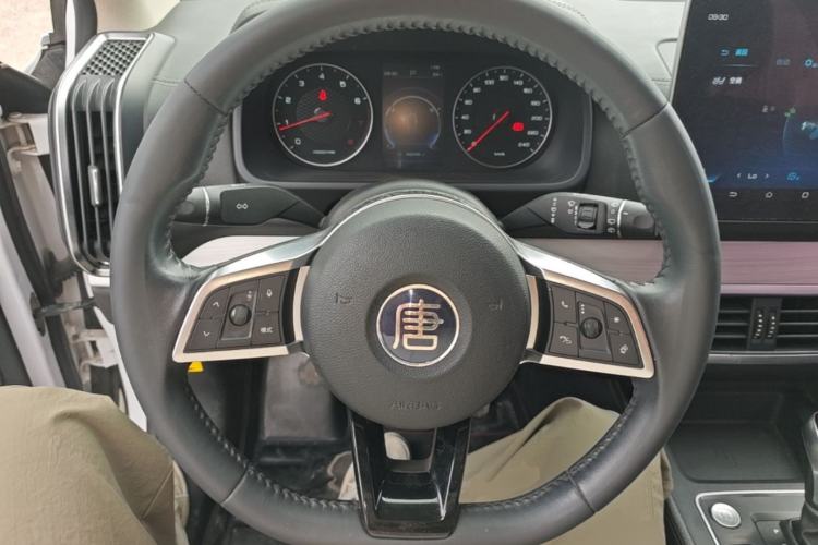 Used BYD Tang 2018 2.0T Automatic SmartConnect Luxury Edition 5 Seats China V Standard Steering Wheel