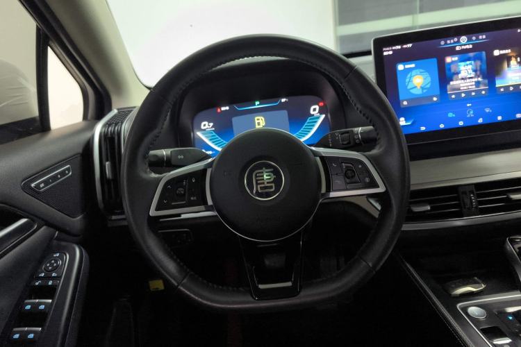 Used BYD Tang 2018 2.0T Automatic Smart Connect Prestige 5-Seater National Emission Standard V Steering Wheel