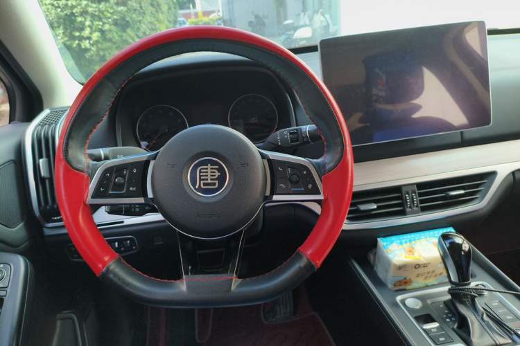 Used BYD Tang 2018 2.0T Automatic SmartConnect Luxury 7-Seater China V Emission Standard Steering Wheel