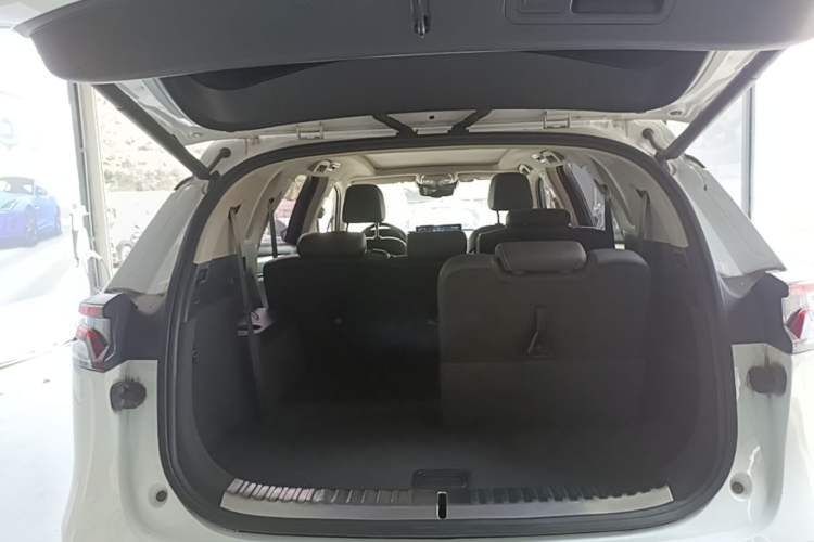 Used BYD Tang 2018 2.0T Automatic SmartConnect Prestige 7-Seater China V Standard Trunk