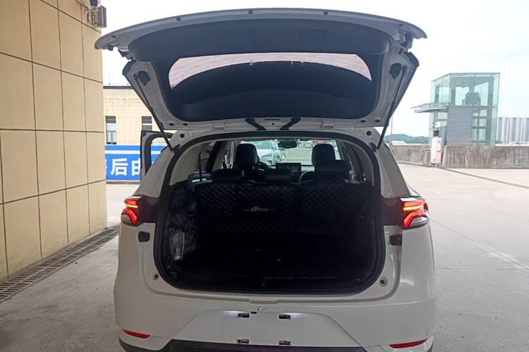 Used BYD Tang 2018 2.0T Automatic SmartConnect Luxury Edition 5 Seats China V Standard Trunk