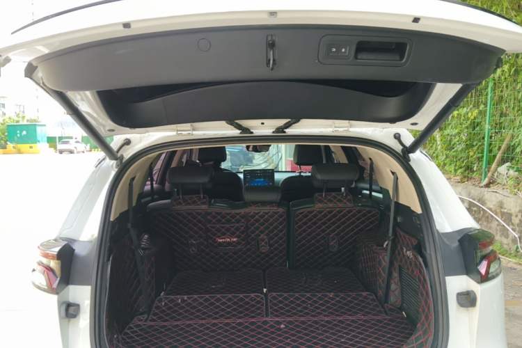 Used BYD Tang 2018 2.0T Automatic SmartConnect Prestige 7-Seater China V Standard Trunk