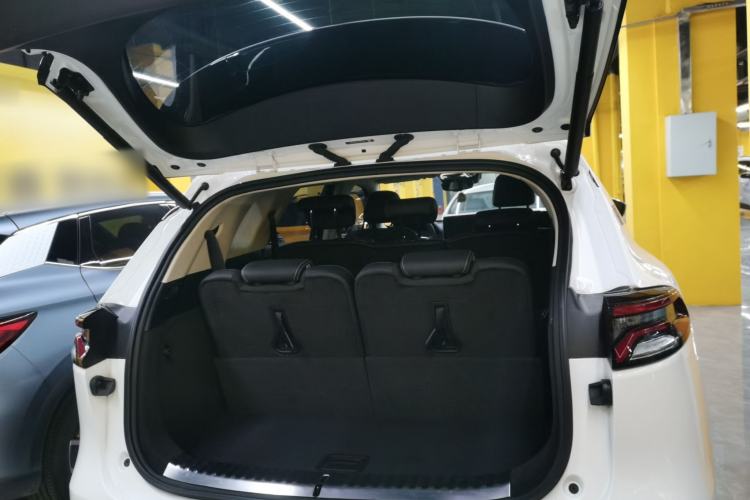 Used BYD Tang 2018 2.0T Automatic SmartConnect Prestige 7-Seater China V Standard Trunk