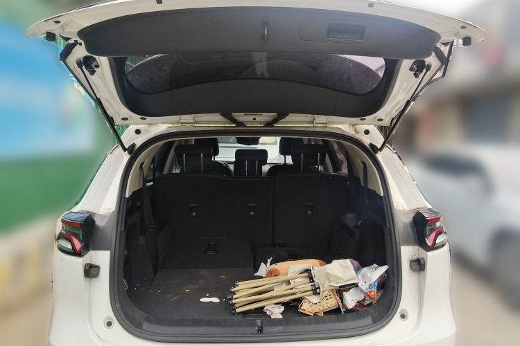 Used BYD Tang 2018 2.0T Automatic SmartConnect Luxury 7-Seater China V Emission Standard Trunk