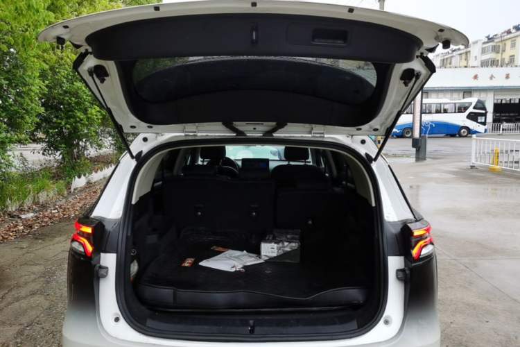 Used BYD Tang 2018 2.0T Automatic SmartConnect Luxury Edition 5 Seats China V Standard Trunk