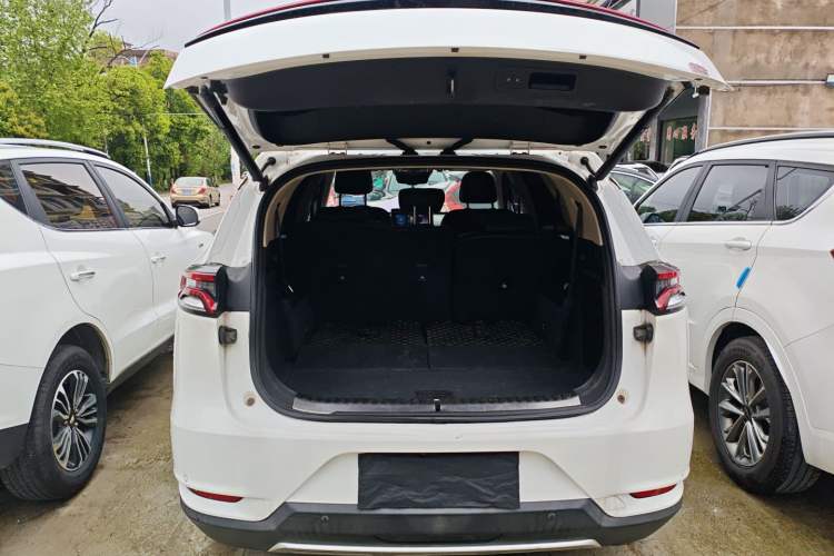 Used BYD Tang 2018 2.0T Automatic SmartConnect Prestige 7-Seater China V Standard Trunk
